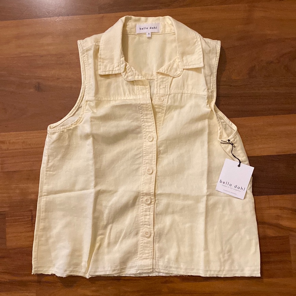 NEW! Small Bella Dahl sleeveless release hem button down- spring yellow